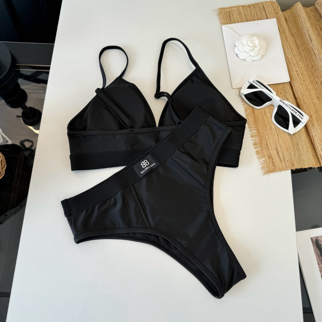🌾巴黎世家比基尼👙❤️😍🥰适合多种场景的游泳衣🏊‍♀️海边 游泳池 温泉 水上乐园 漂流都可以😌内搭外穿