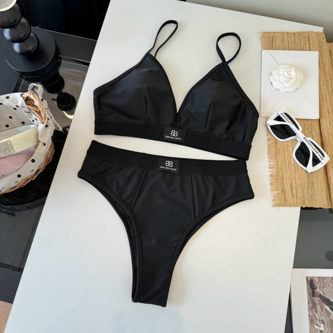 🌾巴黎世家比基尼👙❤️😍🥰适合多种场景的游泳衣🏊‍♀️海边 游泳池 温泉 水上乐园 漂流都可以😌内搭外穿