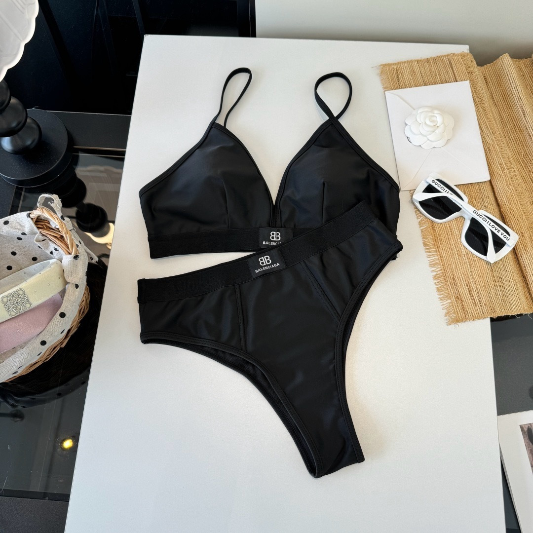 🌾巴黎世家比基尼👙❤️😍🥰适合多种场景的游泳衣🏊‍♀️海边 游泳池 温泉 水上乐园 漂流都可以😌内搭外穿