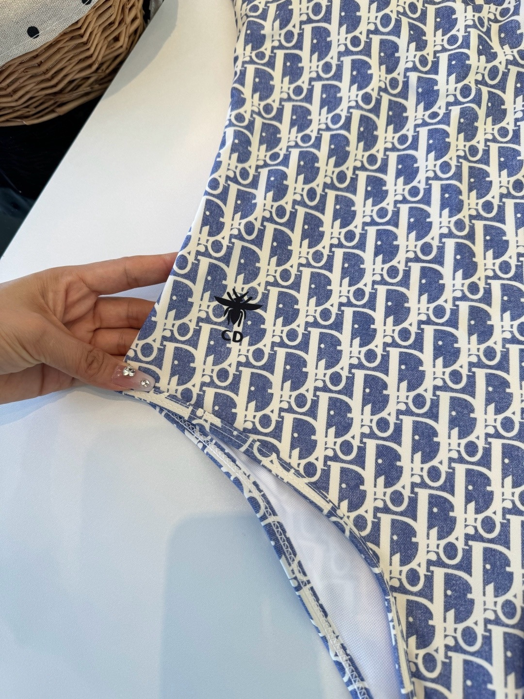 🌾Dior迪奥新连体比基尼👙泳衣，个性十足，超显水蛇腰，出游必备SM L  XL