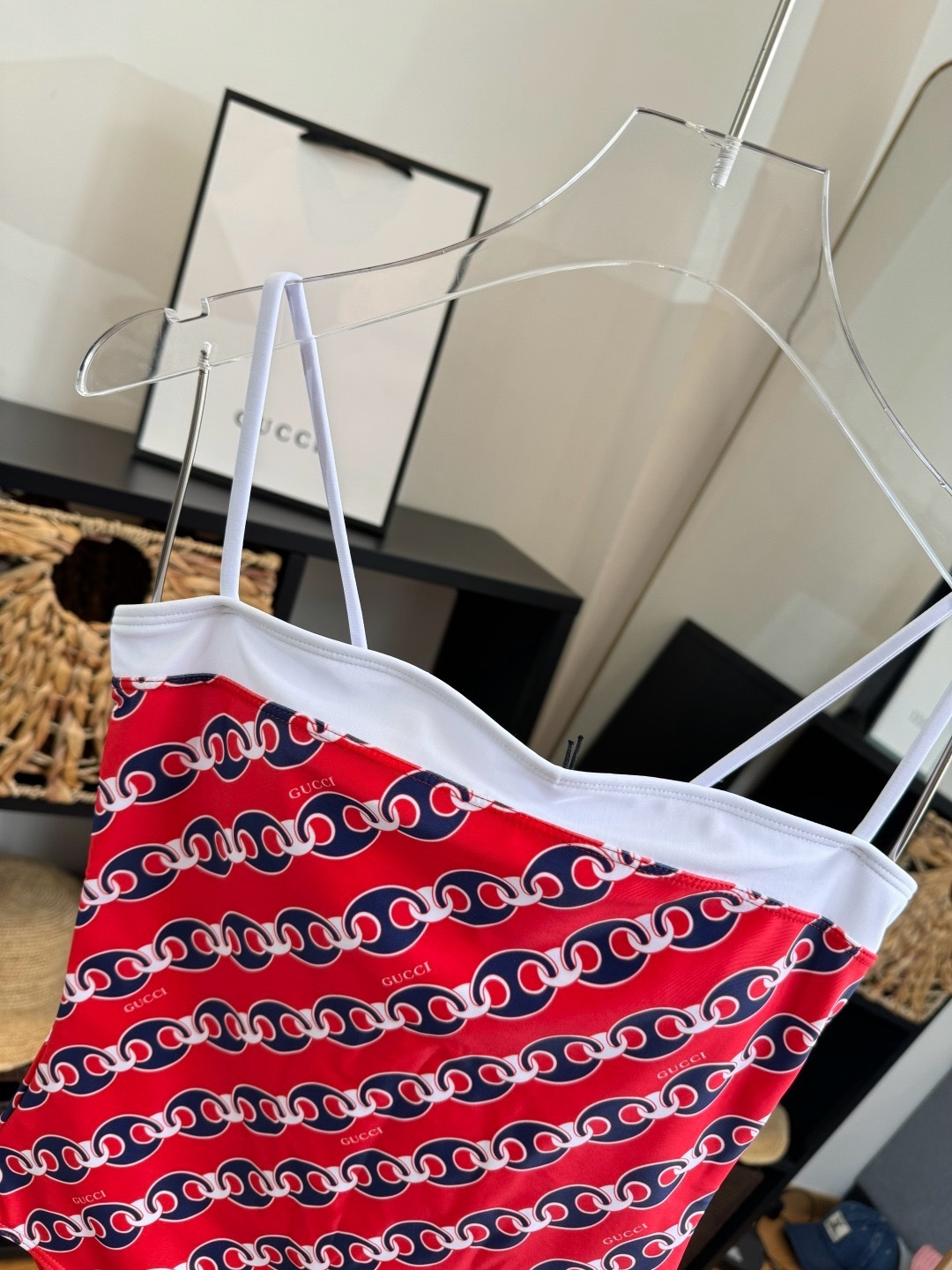 🌾Gucci古奇连体泳衣👙 上身超级棒！同步各大专柜发售，自然而然呈现时尚感！十分减龄，具有年轻活力。 