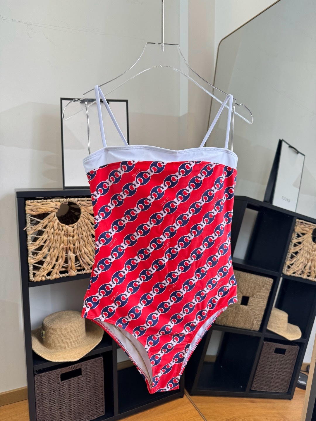 🌾Gucci古奇连体泳衣👙 上身超级棒！同步各大专柜发售，自然而然呈现时尚感！十分减龄，具有年轻活力。 