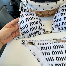 🌾miumiu缪缪新款分体比基尼泳衣👙❤️😍🥰适合多种场景的游泳衣🏊♀️海边 游泳池 温泉 水上乐园 🌾miumiu缪缪新款分体比基尼泳衣👙❤️😍🥰适合多种场景的游泳衣🏊♀️海边 游泳池 温泉 水上乐园