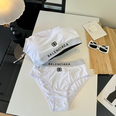 🌾巴黎世家比基尼分体泳衣👙👙❤️😍🥰适合多种场景的游泳衣🏊♀️海边 游泳池 温泉 水上乐园 漂流都可以 🌾巴黎世家比基尼分体泳衣👙👙❤️😍🥰适合多种场景的游泳衣🏊♀️海边 游泳池 温泉 水上乐园 漂流都可以