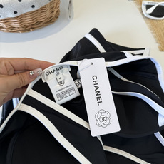 🌾Chanel香奈儿新款带钢圈连体泳衣👙❤️😍🥰适合多种场景的游泳衣🏊♀️海边 游泳池 温泉 水上乐园 🌾Chanel香奈儿新款带钢圈连体泳衣👙❤️😍🥰适合多种场景的游泳衣🏊♀️海边 游泳池 温泉 水上乐园