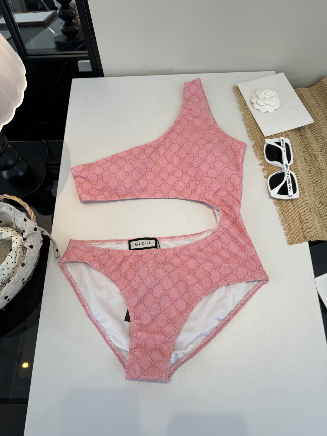 🌾Gucci古奇连体泳衣👙 上身超级棒！同步各大专柜发售，自然而然呈现时尚感！十分减龄，具有年轻活力。 