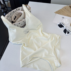 🌾Chanel 香奈儿连体泳衣 😍🥰适合多种场景的游泳衣🏊♀️海边 游泳池 温泉 水上乐园 漂流都可以 🌾Chanel 香奈儿连体泳衣 😍🥰适合多种场景的游泳衣🏊♀️海边 游泳池 温泉 水上乐园 漂流都可以