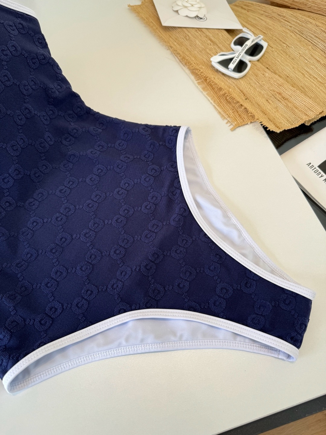 🌾Gucci古奇连体泳衣👙 上身超级棒！同步各大专柜发售，自然而然呈现时尚感！十分减龄，具有年轻活力。 