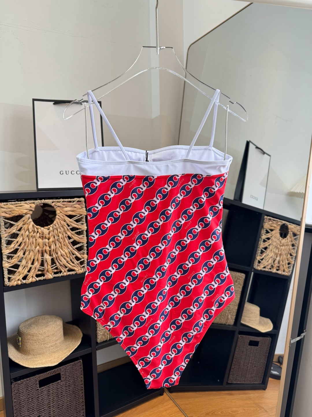 🌾Gucci古奇连体泳衣👙 上身超级棒！同步各大专柜发售，自然而然呈现时尚感！十分减龄，具有年轻活力。 