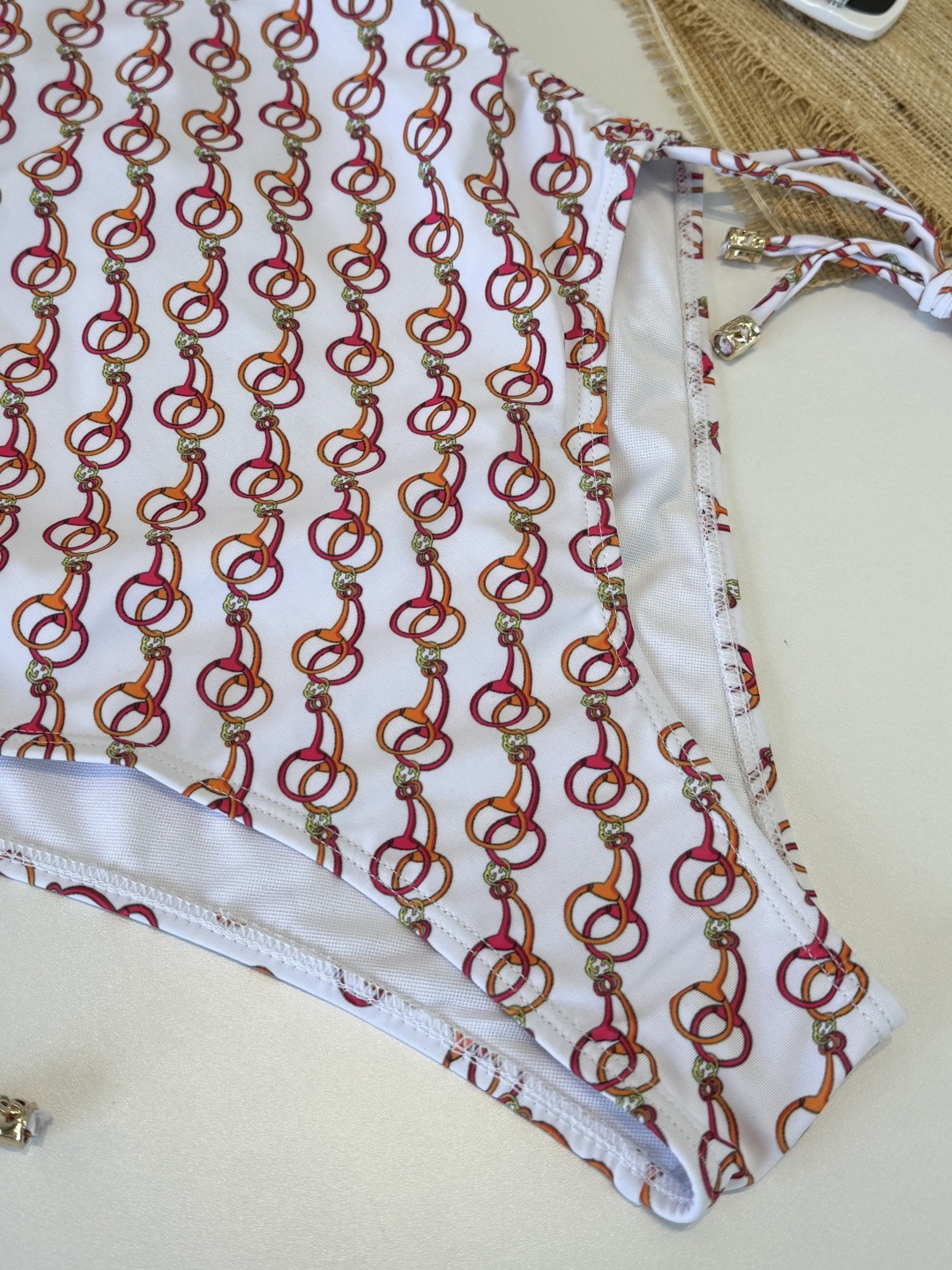 🌾Gucci古奇连体泳衣👙 上身超级棒！同步各大专柜发售，自然而然呈现时尚感！十分减龄，具有年轻活力。 