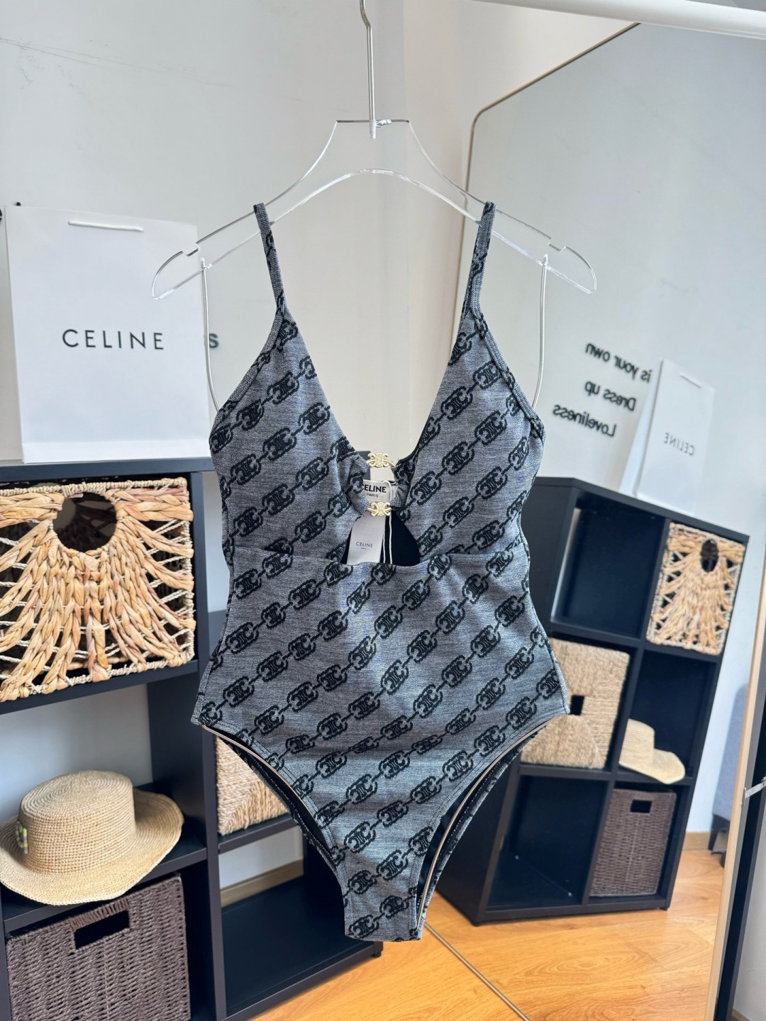 🌾Celine赛琳连体比基尼👙泳衣，S M L XL