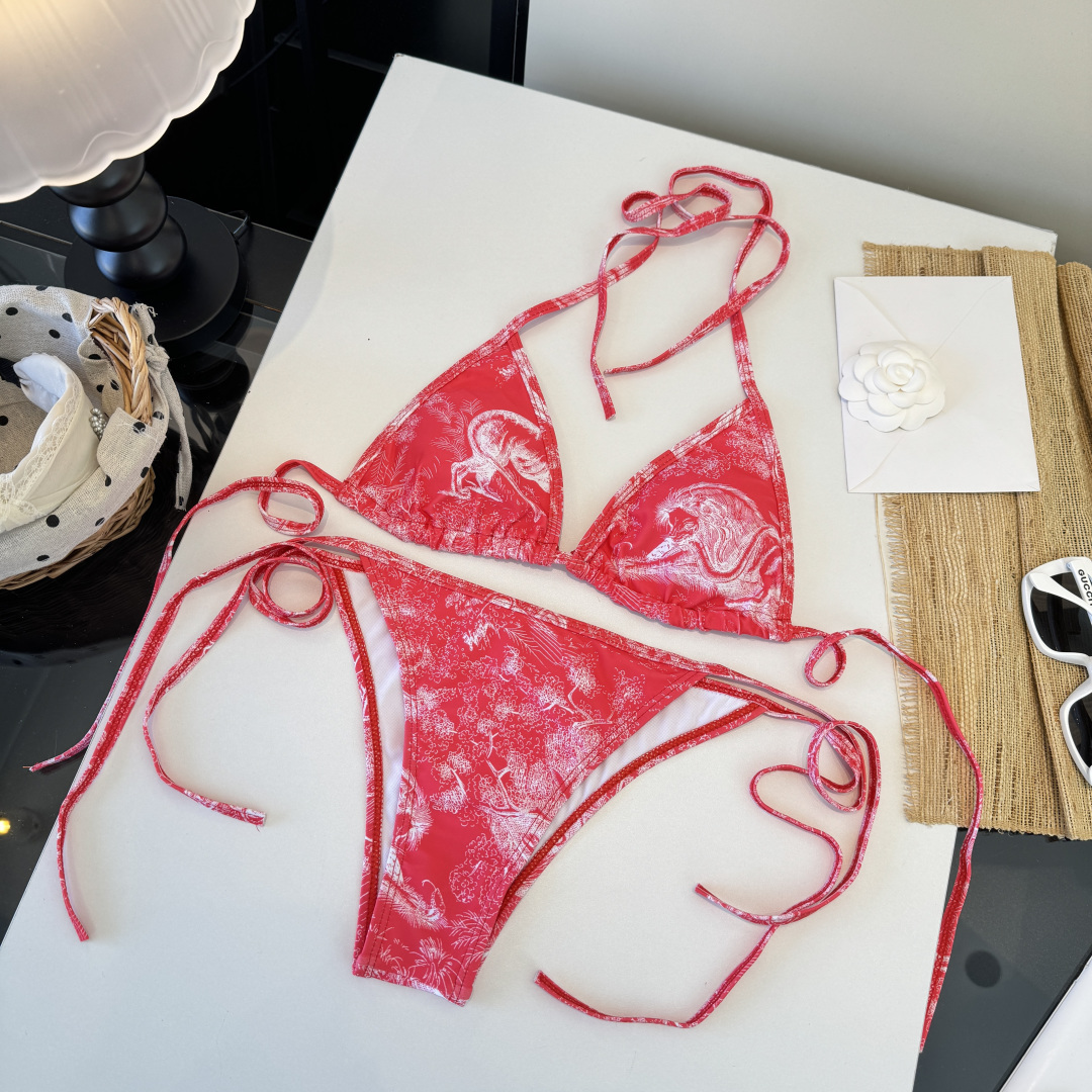 🌾Dior迪奥比基尼👙 上身超级棒！同步各大专柜发售，自然而然呈现时尚感！十分减龄，具有年轻活力。 码数
