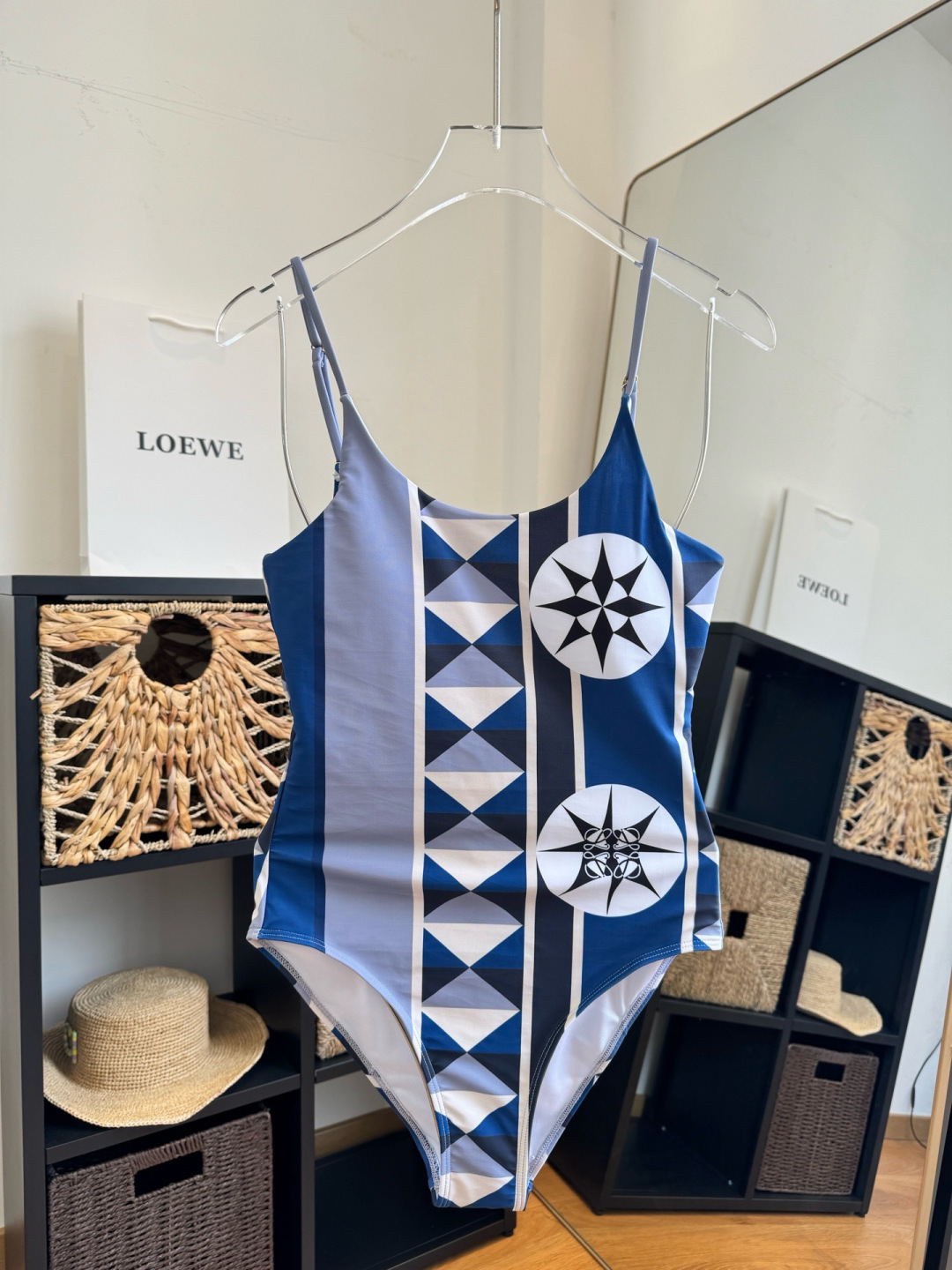 🌾罗意威LOEWE新款连体比基尼泳衣👙❤️😍🥰适合多种场景的游泳衣🏊‍♀️海边 游泳池 温泉 水上乐园 