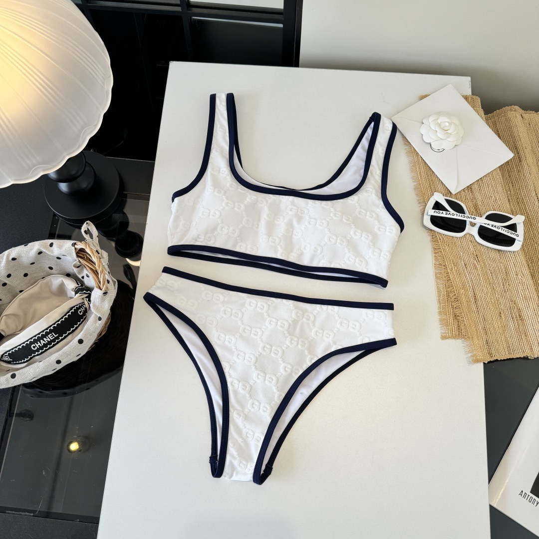 🌾Gucci古奇分体泳衣👙 上身超级棒！同步各大专柜发售，自然而然呈现时尚感！十分减龄，具有年轻活力。 