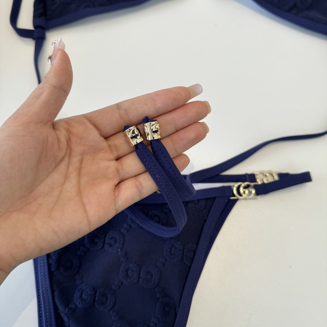 Gucci古奇分体泳衣👙 上身超级棒！同步各大专柜发售，自然而然呈现时尚感！十分减龄，具有年轻活力。 码