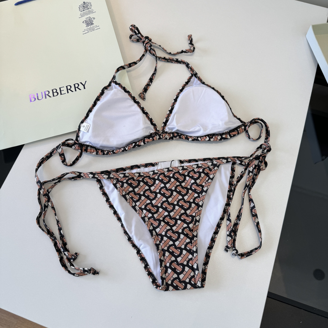🌾Burberry巴宝莉比基尼👙 上身超级棒!同步各大专柜发售,自然而然呈现时尚感!十分减龄,具有年轻活 🌾Burberry巴宝莉比基尼👙 上身超级棒!同步各大专柜发售,自然而然呈现时尚感!十分减龄,具有年轻活