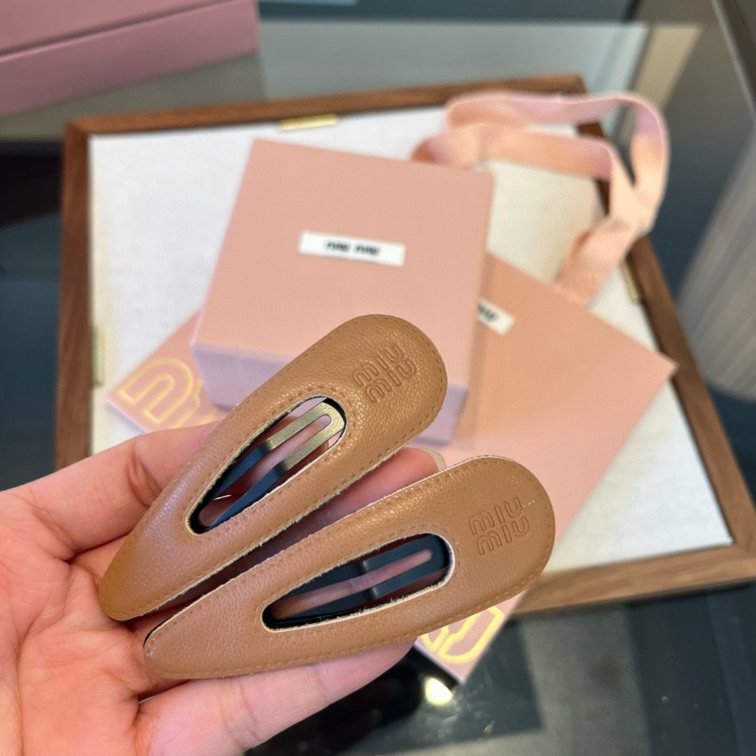NO:881563,(pair) Miu Miu miumii new hairpins, hairpins, miumiu, hairpins19860909（一对） 缪缪miumii新款发夹发夹,发夹,miumiu,hairpins,accessory