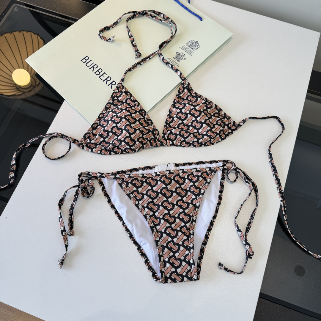 NO:920947,Burberry bikini top is super great!  It is sold at all major counters simultaneously, naturally showing a sense of fashion!  Very age-reducing, with youthful vitality. Size S M L XL swimsuit swimsuit bikini, swimsuit, swimming trunks, bikini, burberry, burberry, swimsuits, bikinis19860909Burberry巴宝莉比基尼 上身超级棒！同步各大专柜发售,自然而然呈现时尚感！十分减龄,具有年轻活力. 码数S M L XL泳衣泳裤比基尼,泳衣，泳裤，比基尼,burberry,burberry,swimsuits,bikinis,accessory
