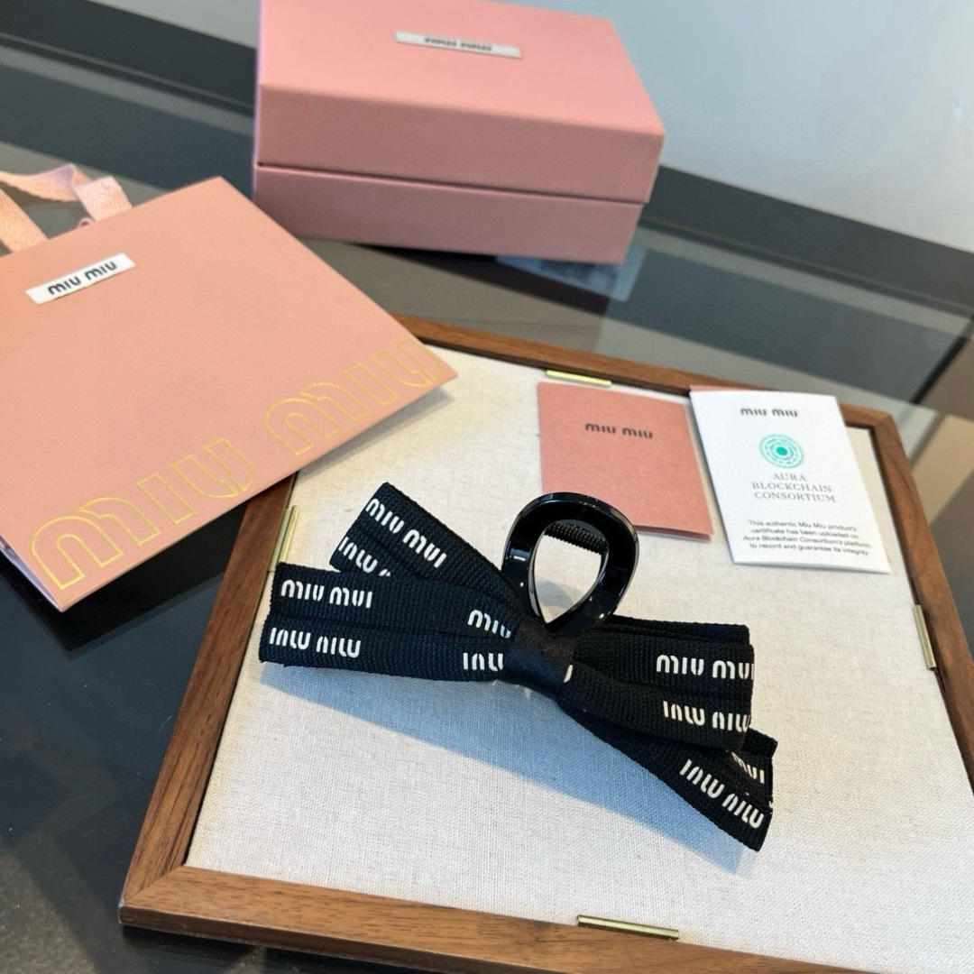 NO:942098,Miu Miu miumiu new hairpin hairpins, hairpins, miumiu, hairpins19860909缪缪miumiu新款发夹发夹,发夹,miumiu,hairpins,accessory