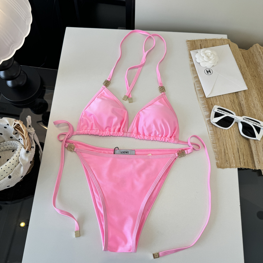 NO:943147,LOEWE's new split bikini swimsuit is a swimsuit suitable for various scenes ♀ It can be worn inside or outside at the beach, swimming pool, hot spring, water park, rafting. The fabric is breathable and comfortable. The quick-drying and elastic swimsuit is more skin-friendly and easy to clean. S M L19860909罗意威LOEWE新款分体比基尼泳衣适合多种场景的游泳衣♀海边 游泳池 温泉 水上乐园 漂流都可以内搭外穿也完全可以 面料透气舒适.速干弹性的游泳衣更加帖肤易清洗 S M L XL泳衣泳裤比基尼,泳衣，泳裤，比基尼,loewe,loewe,swimsuits,bikinis,accessory