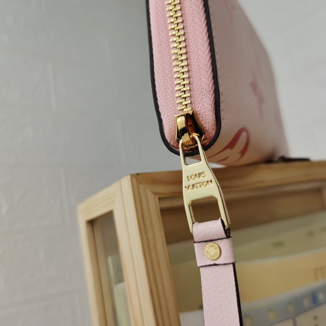 ルイ・ヴィトン By The Poolシリーズ ラウンドファスナー財布