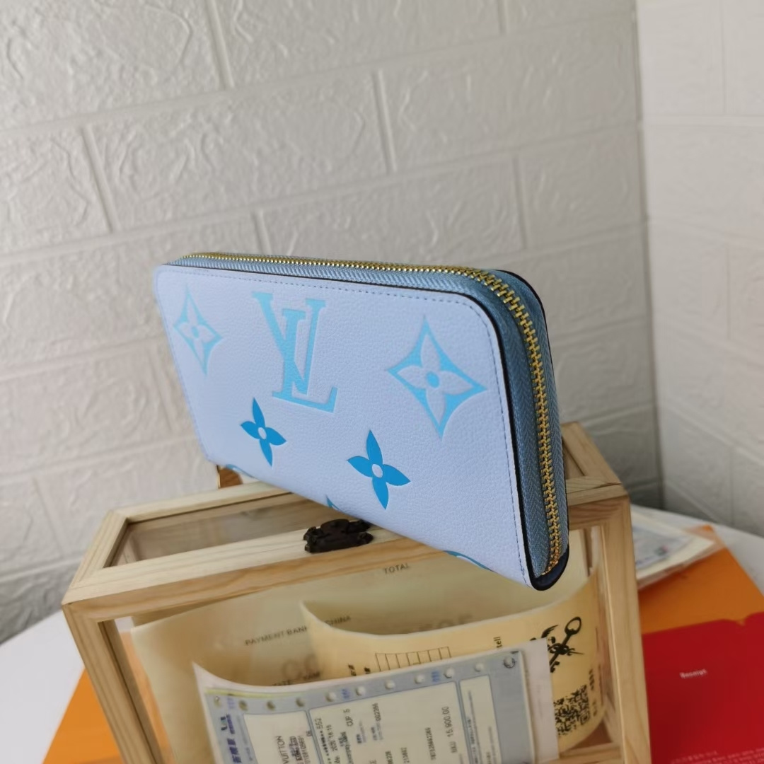 ルイ・ヴィトン By The Poolシリーズ ラウンドジッパー財布 モノグラム・アンプラン