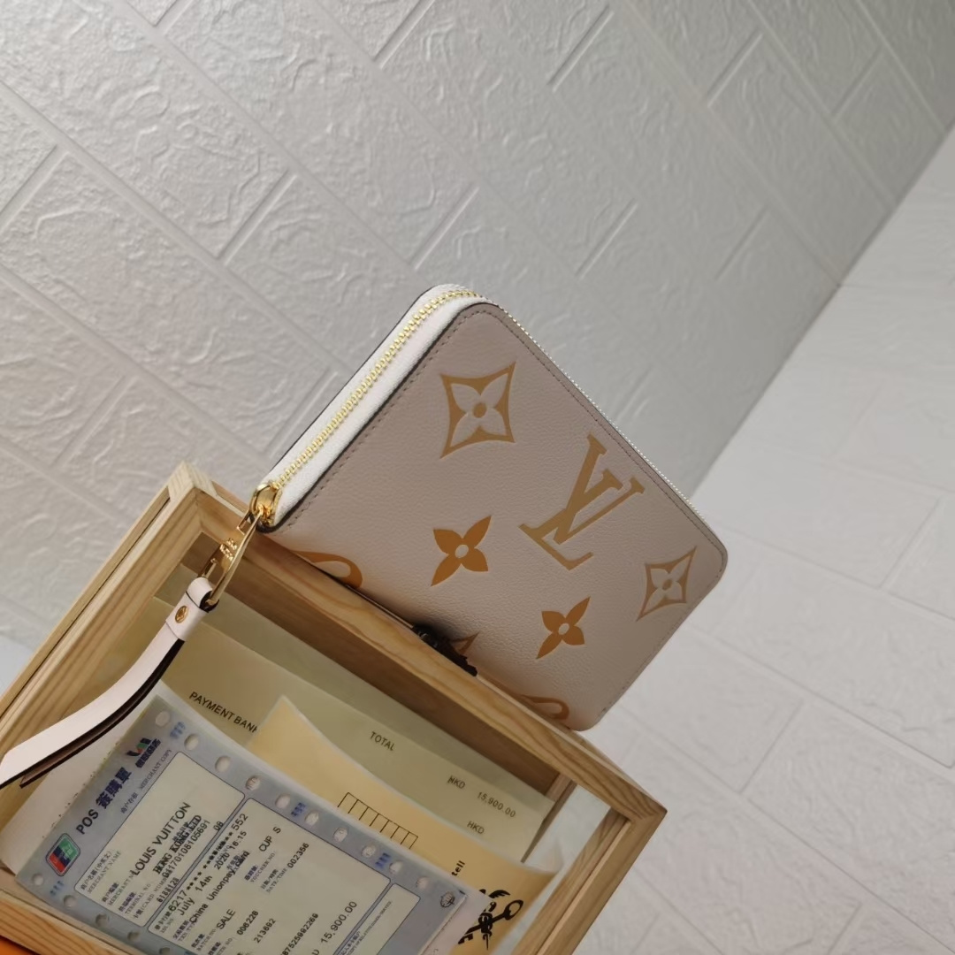 ルイ・ヴィトン By The Poolシリーズ ライニング財布 モノグラムエンプラント