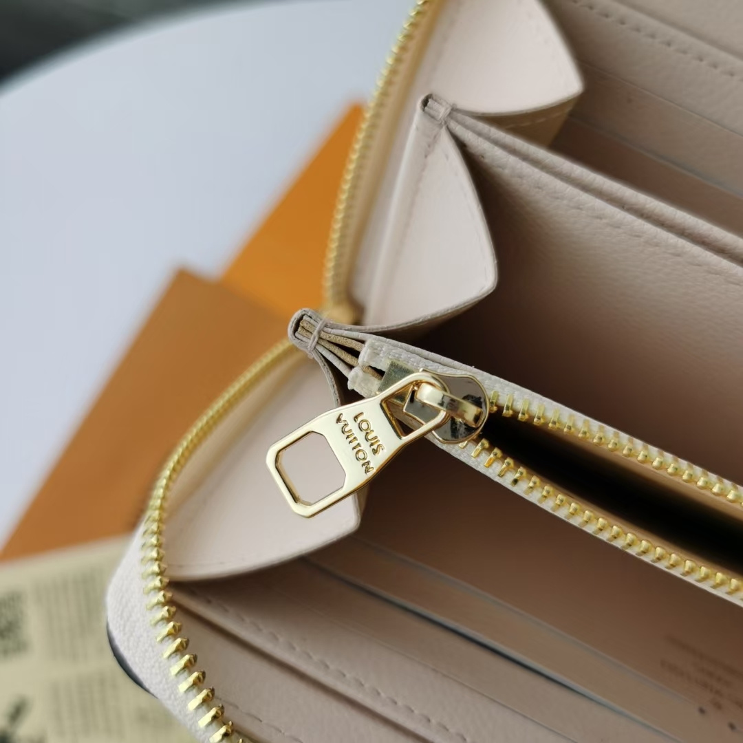 ルイ・ヴィトン By The Poolシリーズ ライニング財布 モノグラムエンプラント