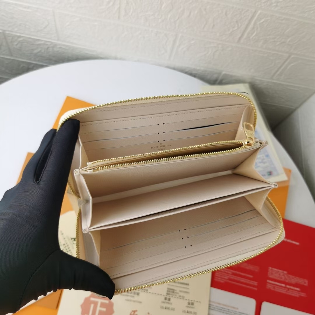 ルイ・ヴィトン By The Poolシリーズ ライニング財布 モノグラムエンプラント