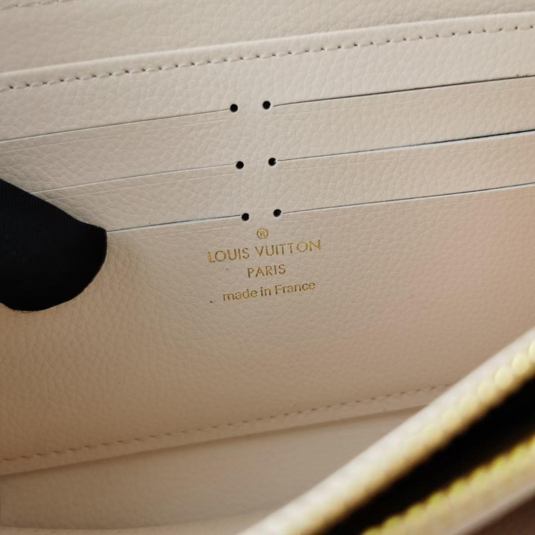 ルイ・ヴィトン By The Poolシリーズ ライニング財布 モノグラムエンプラント