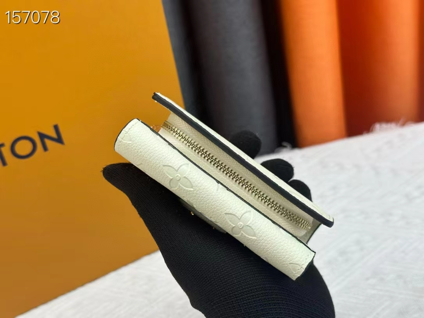 Louis Vuitton Metis 短款財布 M80880 ブラック (エンボス加工)