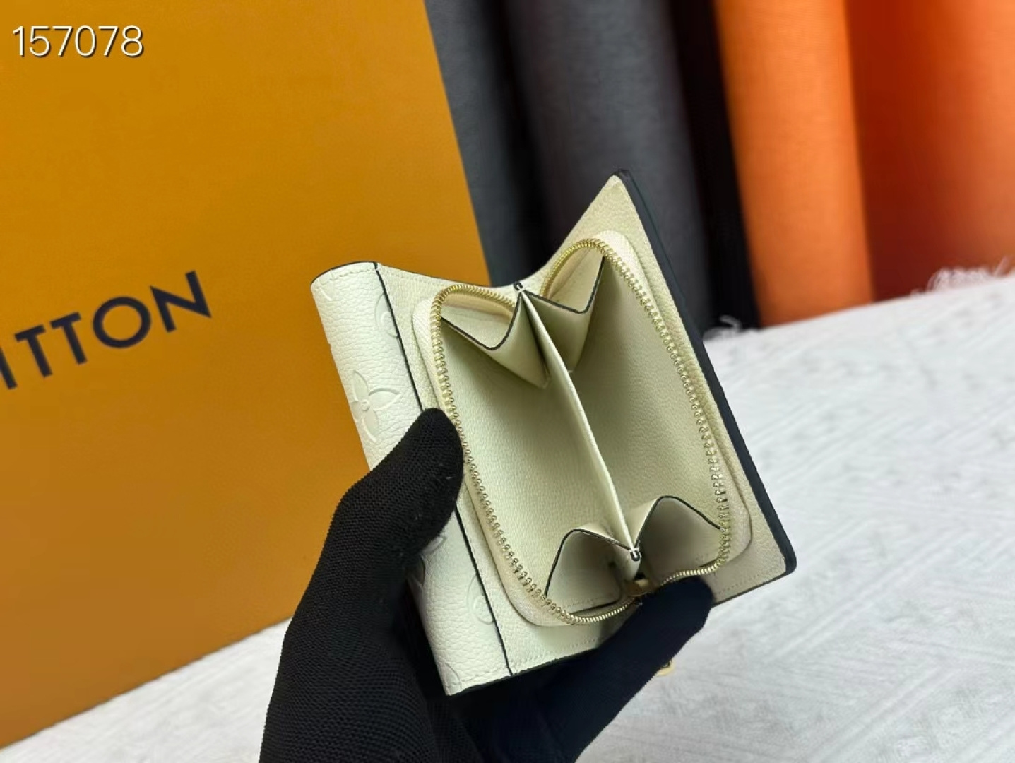 Louis Vuitton Metis 短款財布 M80880 ブラック (エンボス加工)