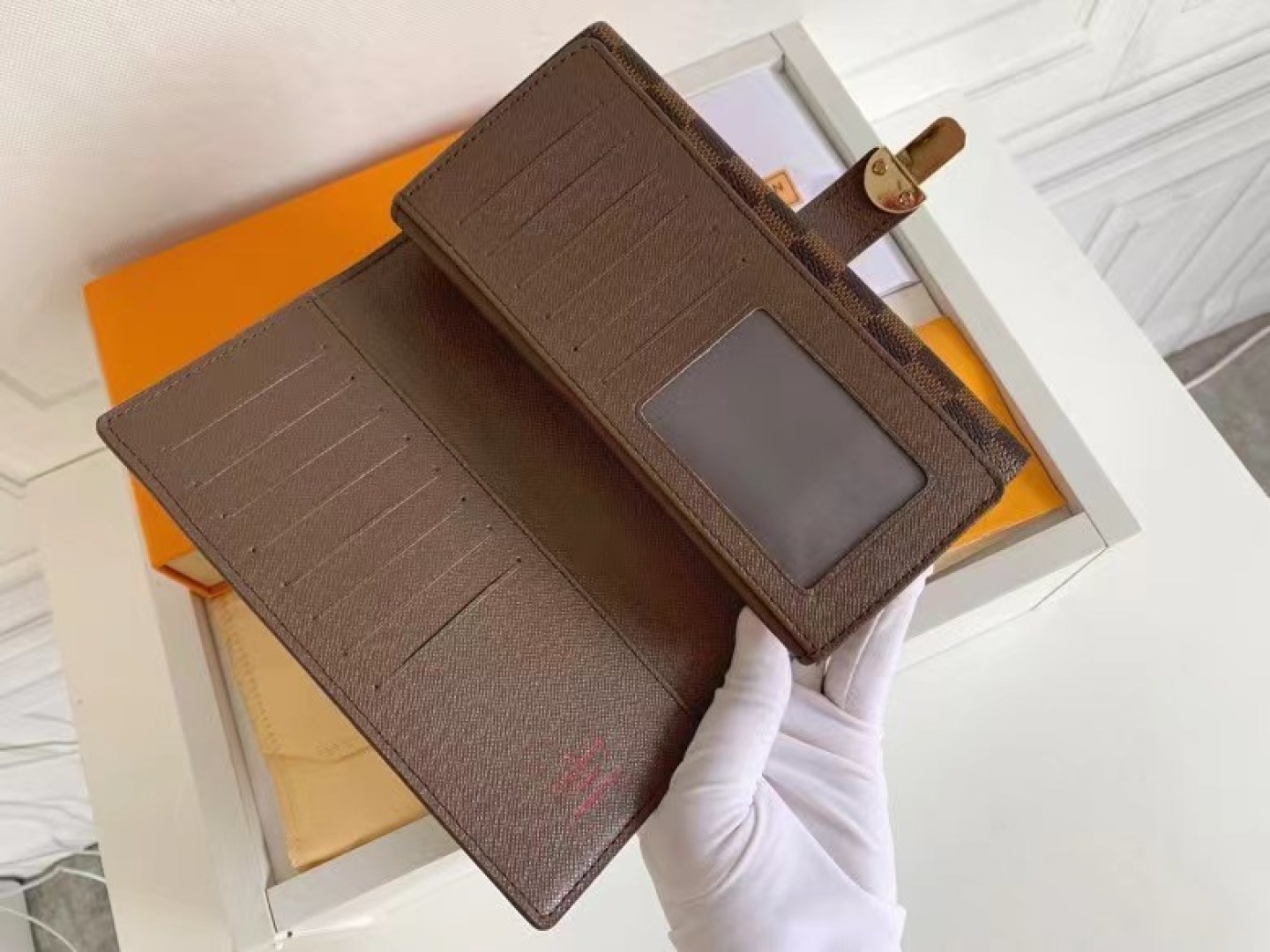 クラシックスタイルのCurieuseレディース財布