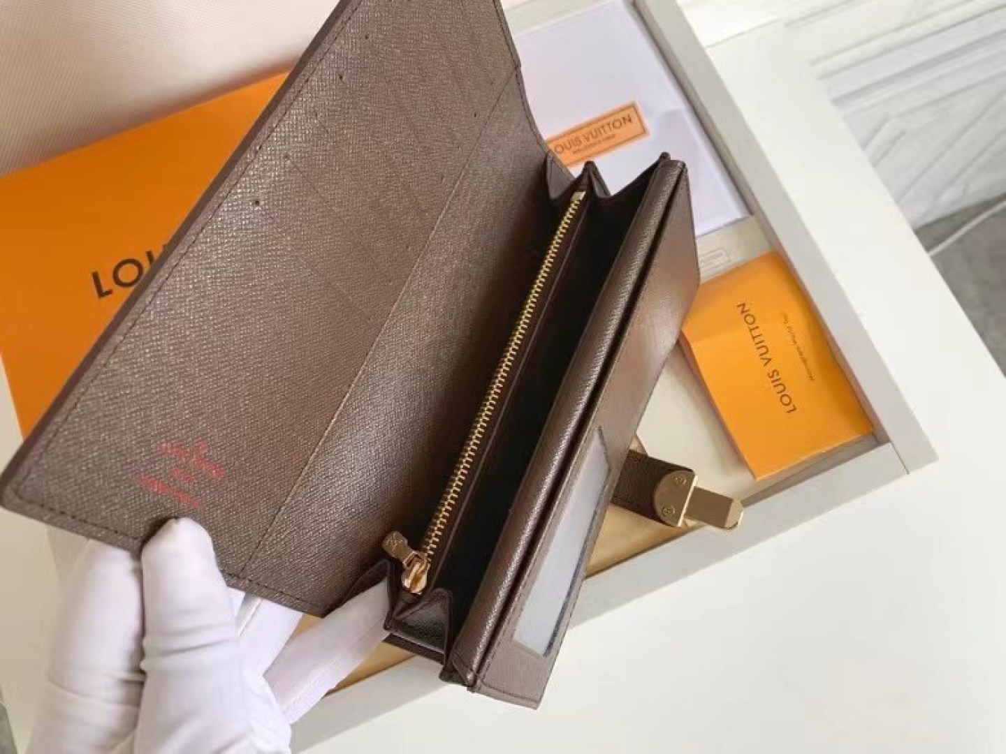 クラシックスタイルのCurieuseレディース財布