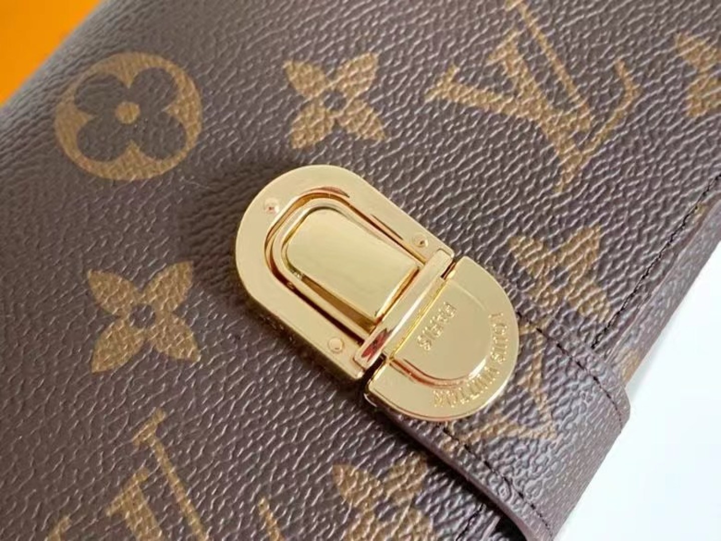 上品でスタイリッシュなCurieuseレディース財布