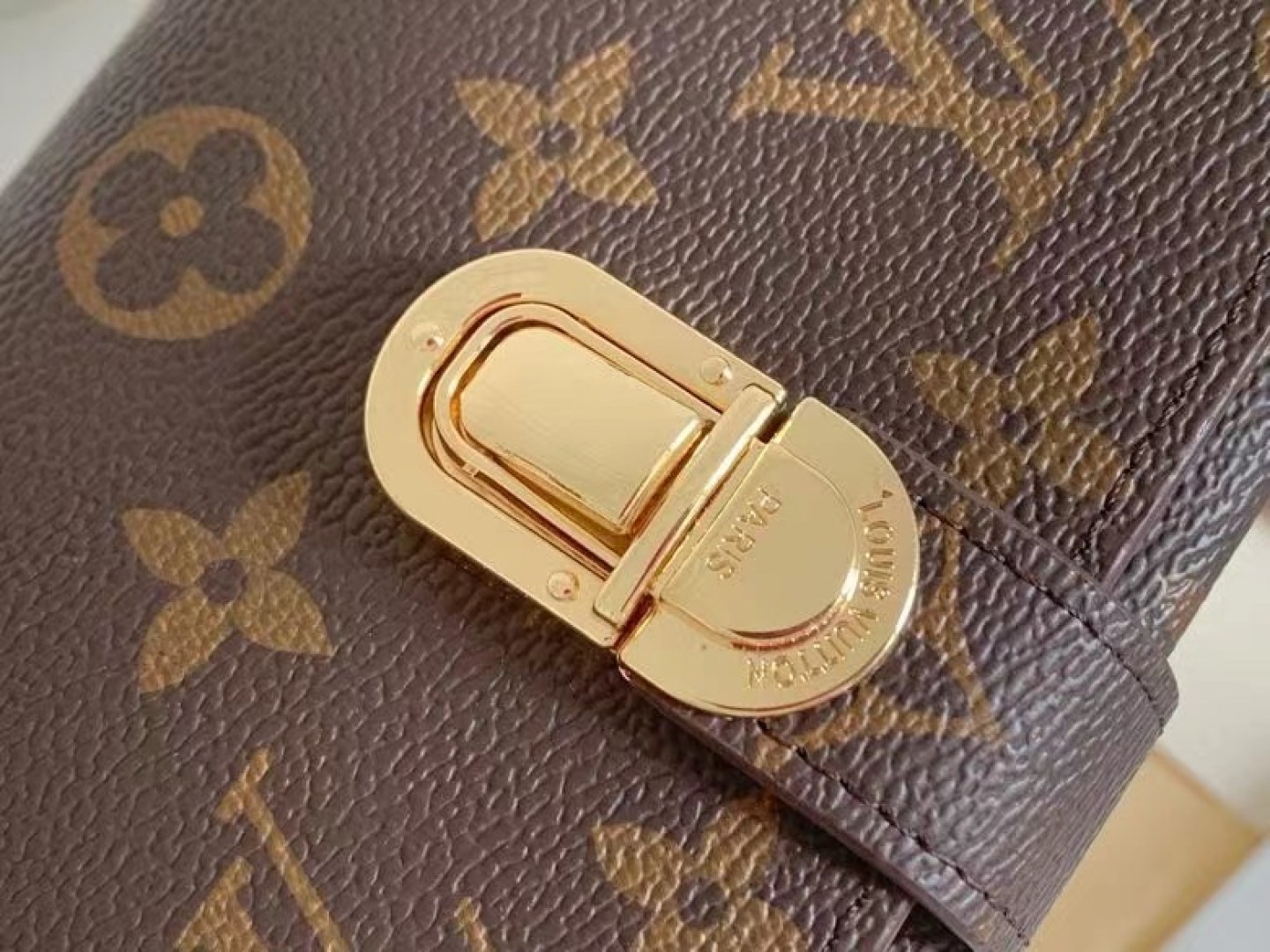 Curieuse レディース財布 - クラシックで洗練されたデザイン