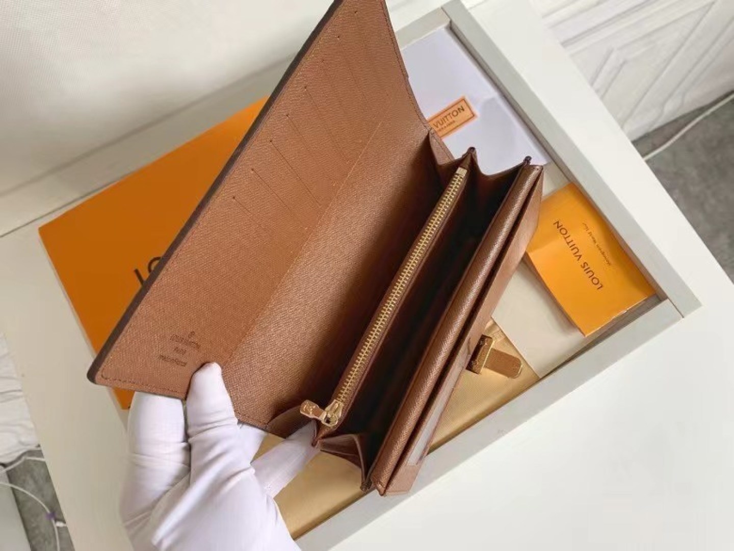 Curieuse レディース財布 - クラシックで洗練されたデザイン