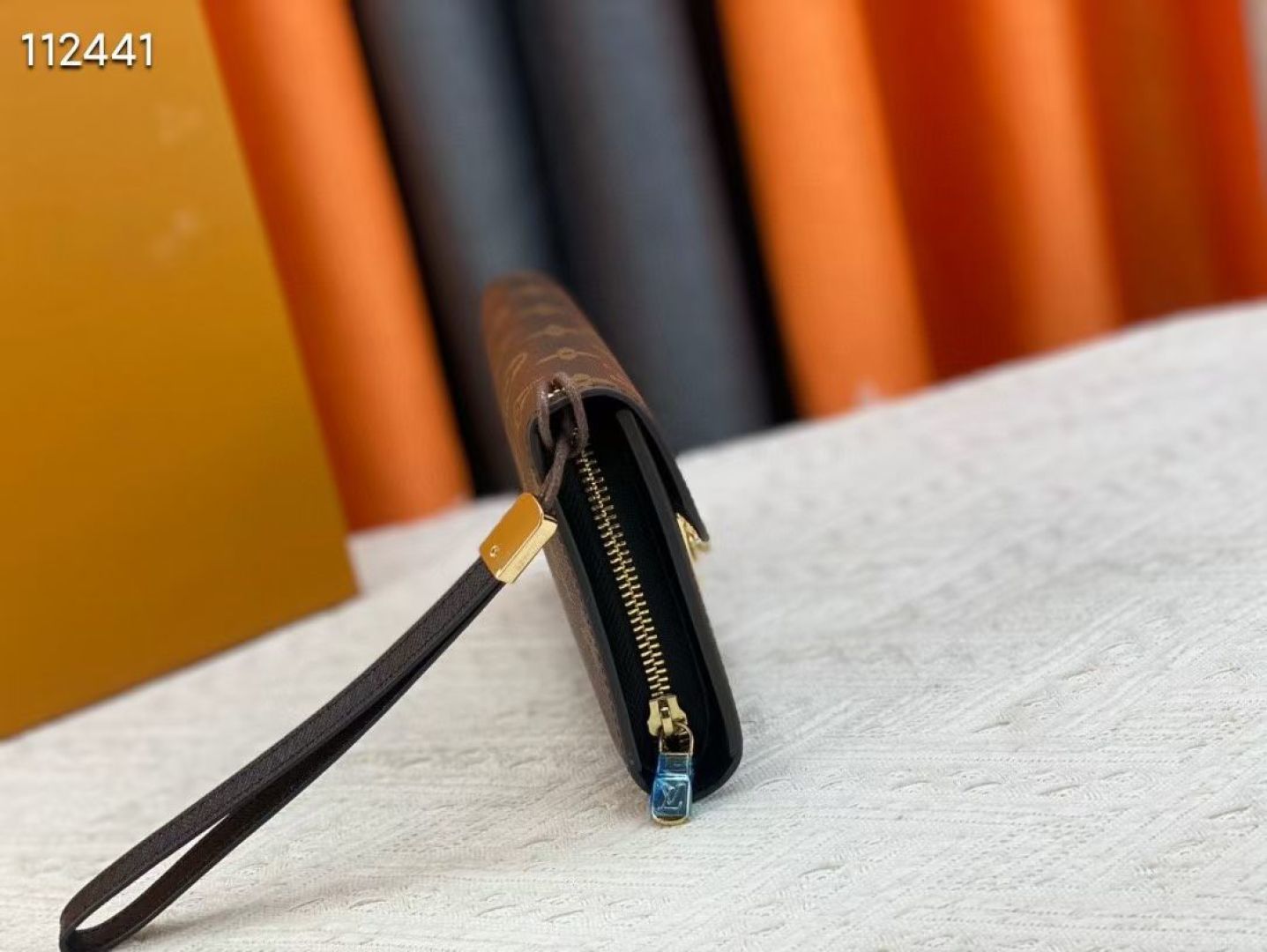 新登場！清爽白格の高級牛皮財布