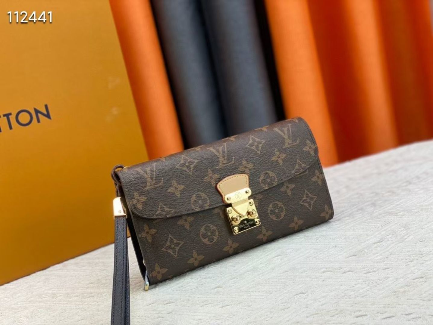 新登場！清爽白格の高級牛皮財布