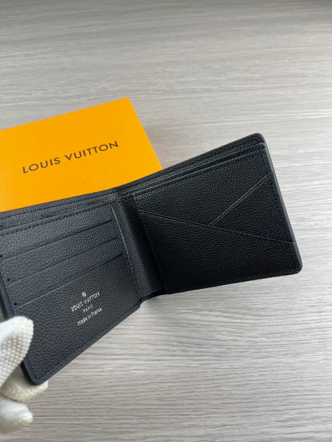 ダミエグラフィットスタイルの高級財布