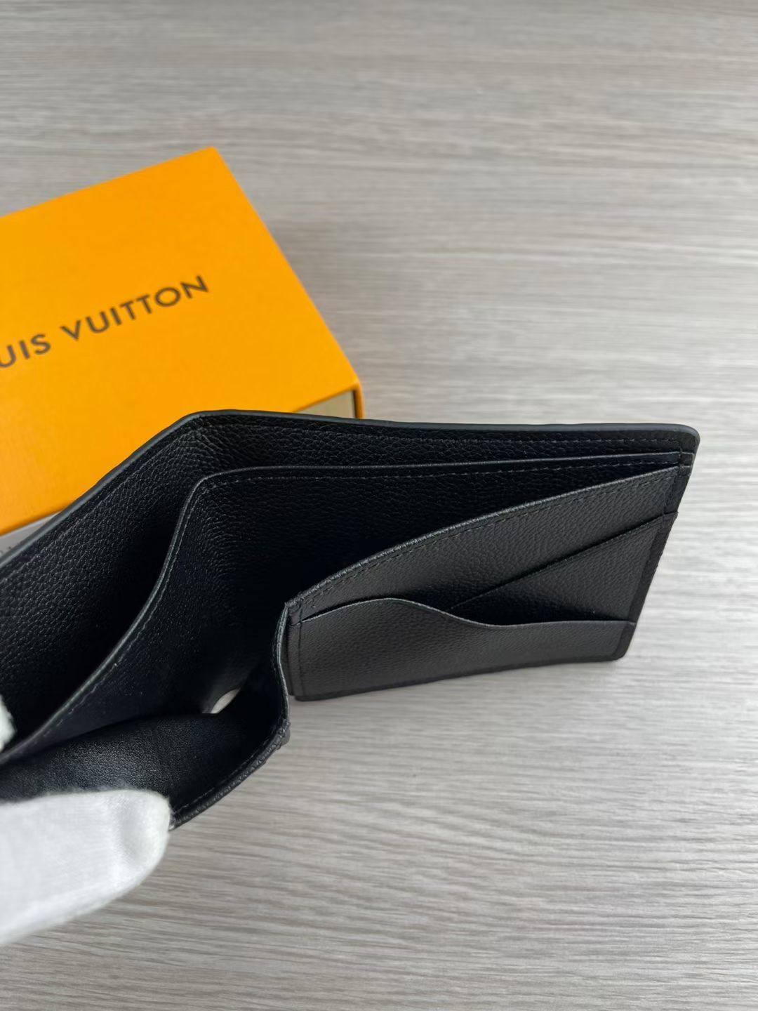 ダミエグラフィットスタイルの高級財布