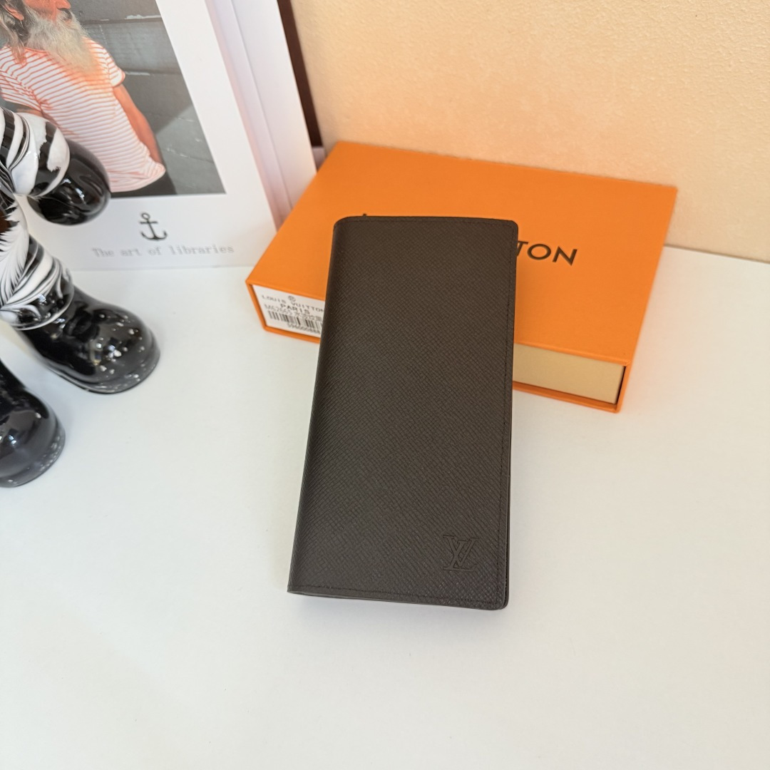 モノグラムデザインのBrazza財布 - 機能性とスタイルを両立