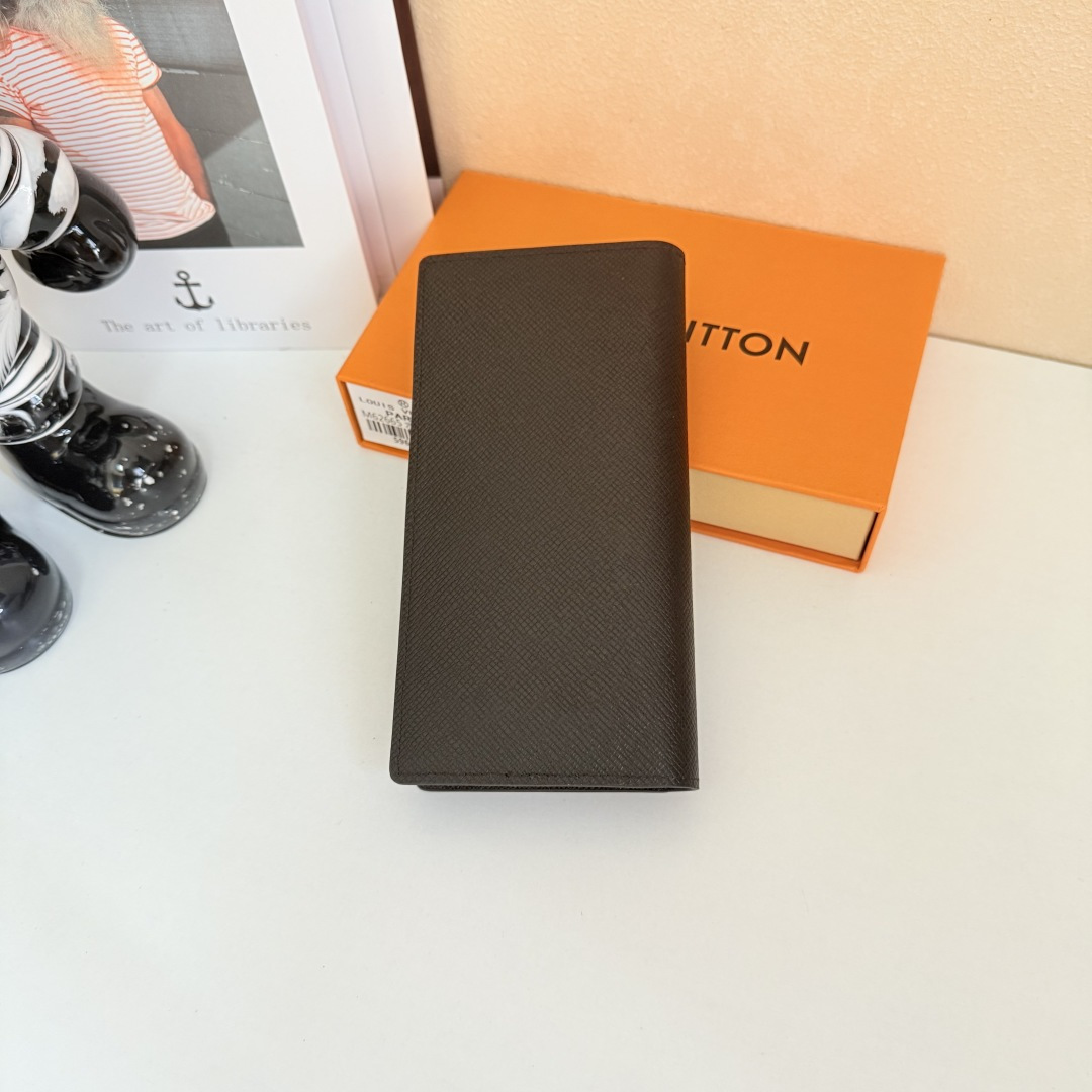 モノグラムデザインのBrazza財布 - 機能性とスタイルを両立