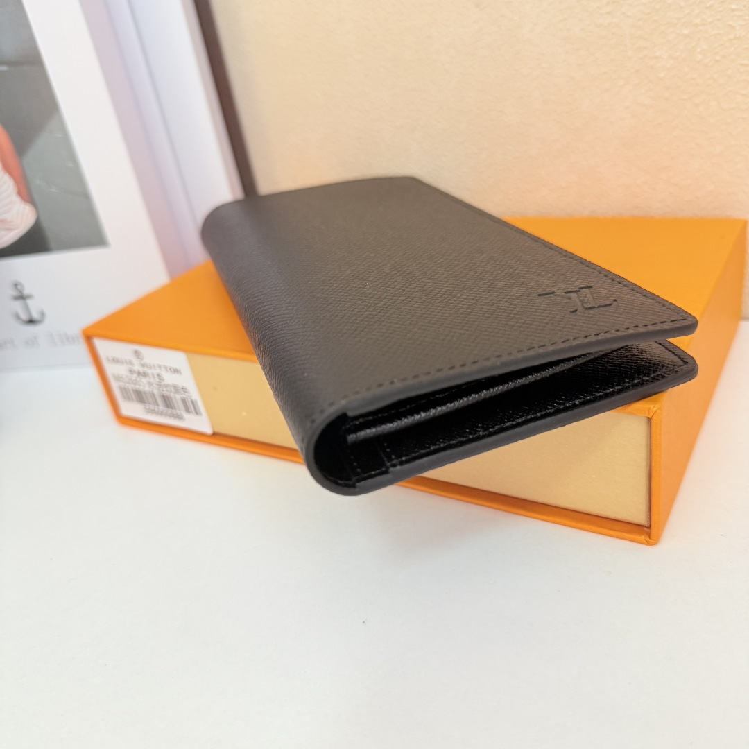 モノグラムデザインのBrazza財布 - 機能性とスタイルを両立