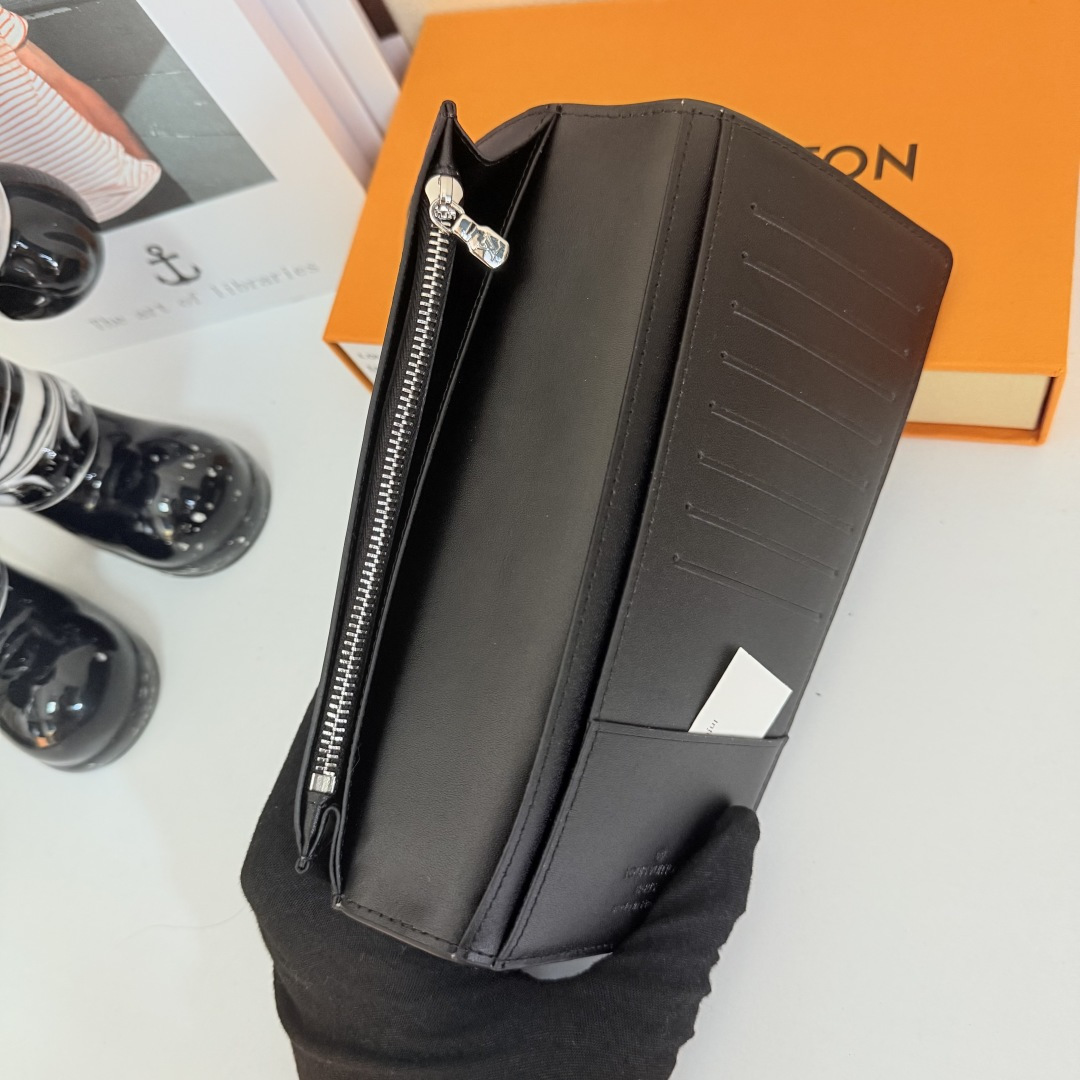 M62900 モノグラムシャドウ ブラックダイヤモンドパターン ブラッザ財布