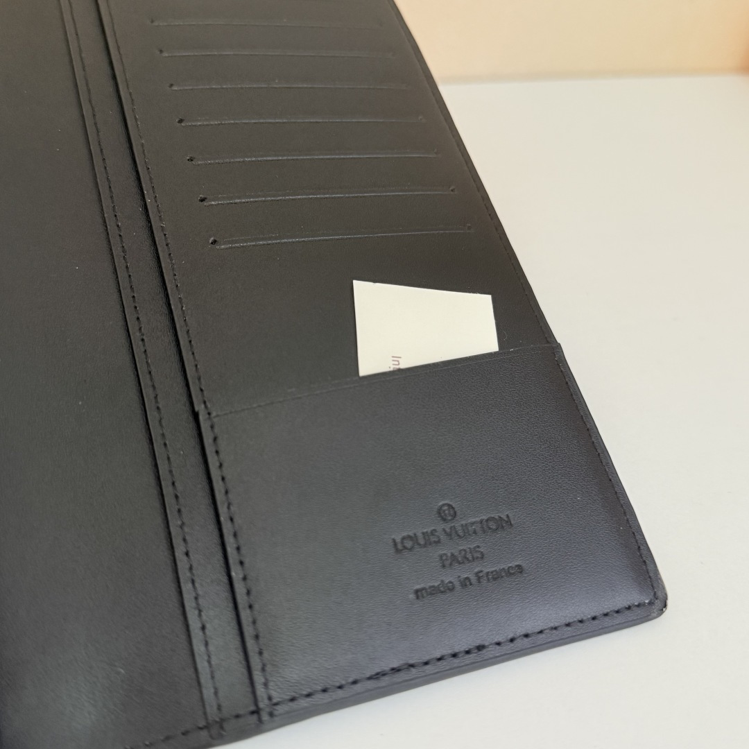 M62900 モノグラムシャドウ ブラックダイヤモンドパターン ブラッザ財布