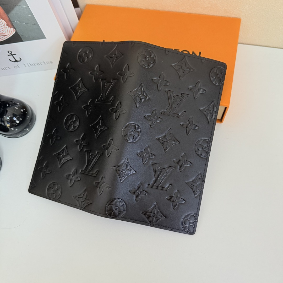 優雅なデザインのMonogram Shadowブラッザ財布