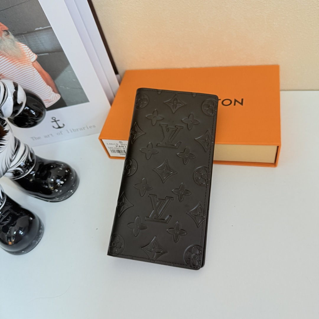 優雅なデザインのMonogram Shadowブラッザ財布