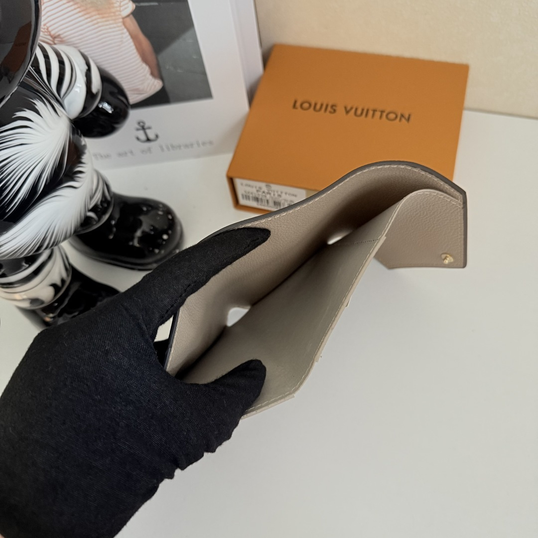 ルイ・ヴィトン ヴィクトリーヌ三折財布 モノグラムエンプリント