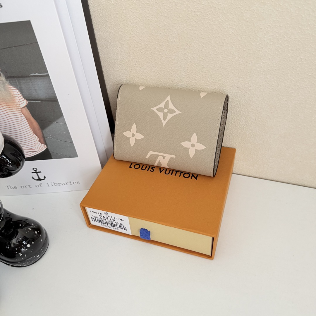 ルイ・ヴィトン ヴィクトリーヌ三折財布 モノグラムエンプリント